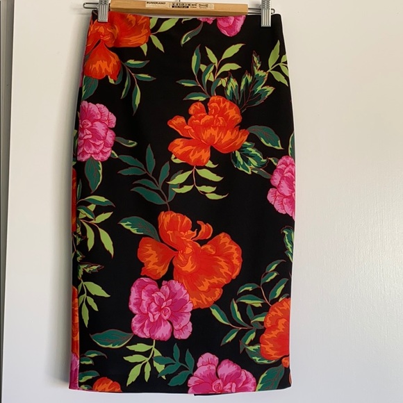Express Dresses & Skirts - EXPRESS Floral Pencil skirt